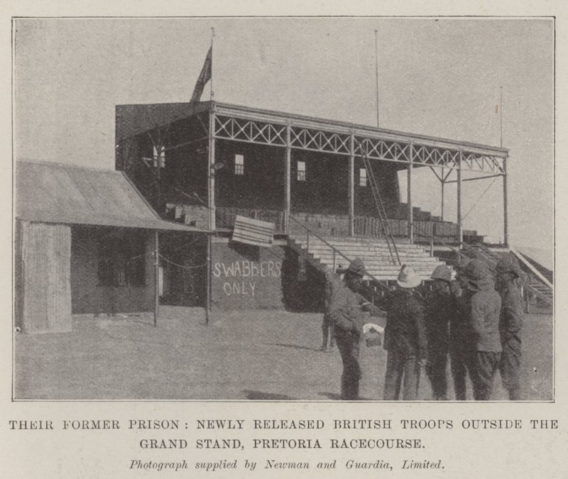 Ihr ehemaliges Gefängnis, neu freigelassene britische Truppen vor der Tribüne, Pretoria Rennbahn von English Photographer