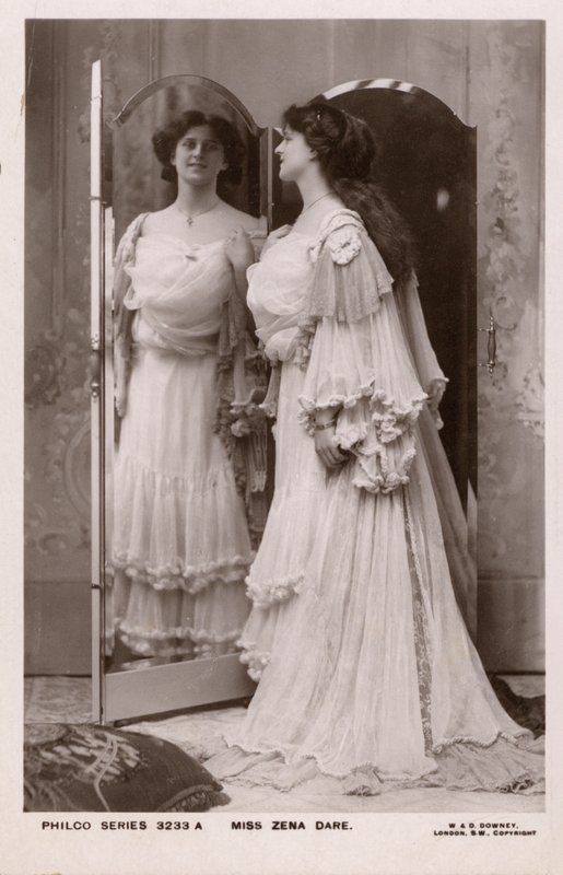 Zena Dare, englische Sängerin und Schauspielerin von English Photographer