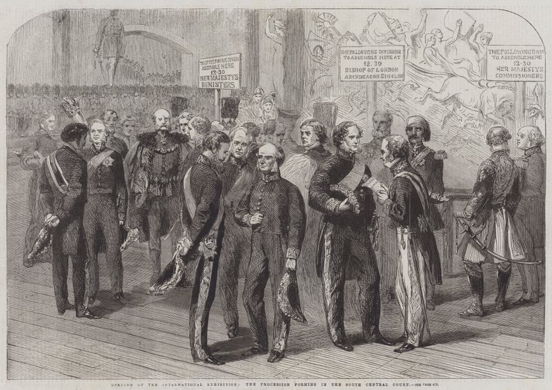 Eröffnung der Internationalen Ausstellung, die Prozession bildet sich im südlichen Zentralhof von English School