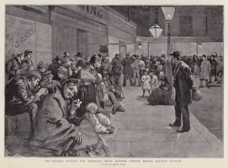 Hopfenpflücker warten vor dem London Bridge Bahnhof auf den Mitternachtszug nach Kent von Enoch Ward