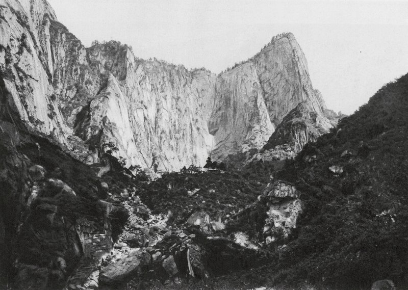 Hua Shan, Shensi, Der Zylinder des Berges der 5 Gipfel, Mittel- und Westgipfel von Ernst Boerschmann