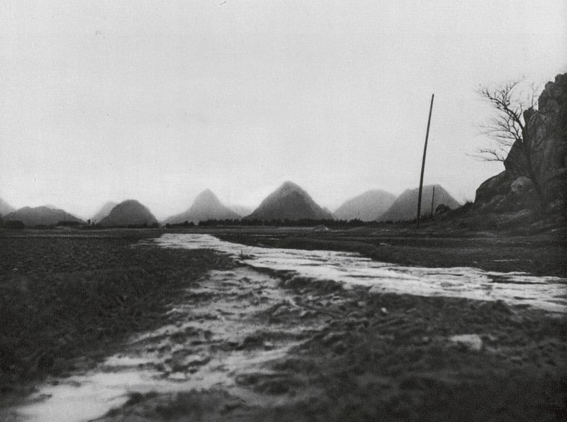 Kuangsi, Kegelförmige Berge nördlich von Kueilinfu von Ernst Boerschmann