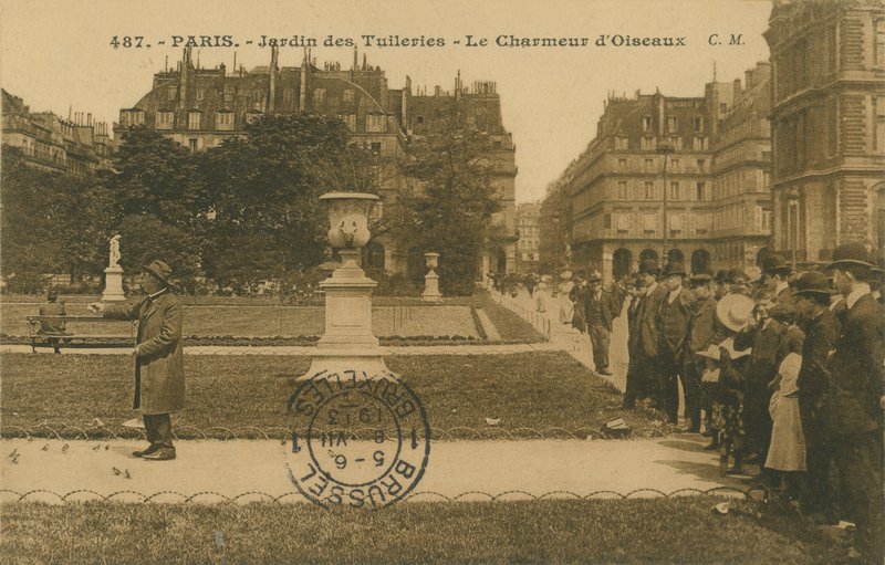 Vogelbändiger im Jardin des Tuileries, Paris. Postkarte von 1913. von French Photographer