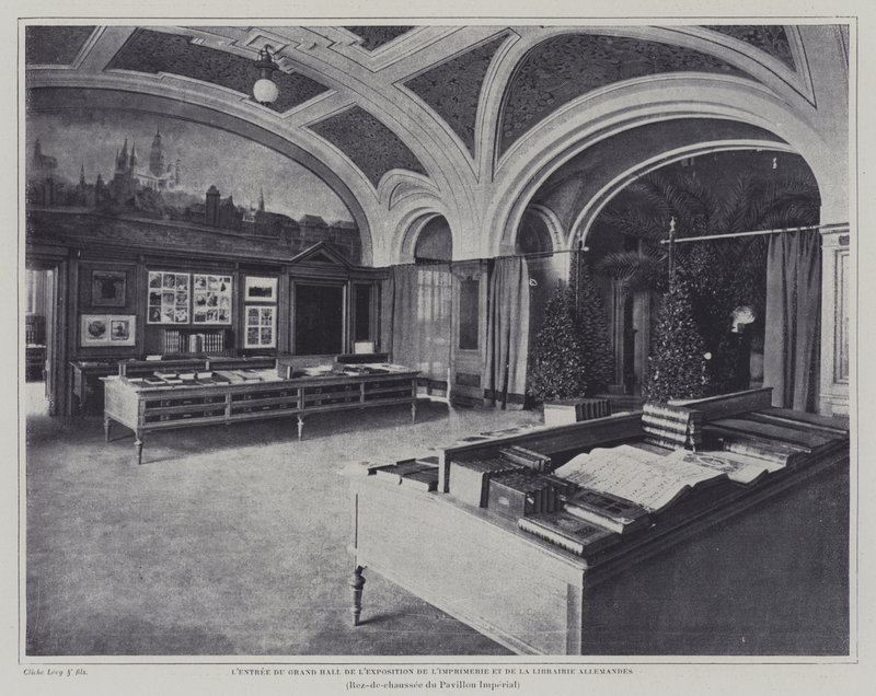 Eingang zur großen Halle der Ausstellung für Druck und Bücher im deutschen Pavillon auf der Weltausstellung 1900, Paris von French Photographer