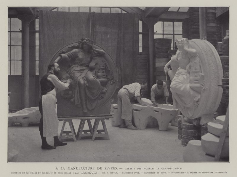 Galerie großer Stücke in der Porzellanmanufaktur Sèvres, Frankreich von French Photographer