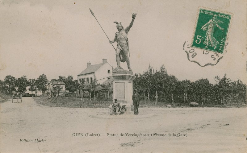 Gien (Loiret), Statue von Vercingetorix von French Photographer