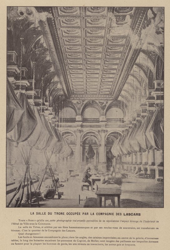 La Commune de Paris, Der Thronsaal besetzt von der Kompanie der Lascars (s/w Foto) von French Photographer