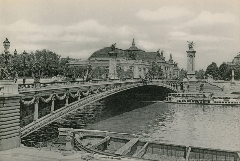 Le Pont Alexandre III und der Grand Palais von French Photographer