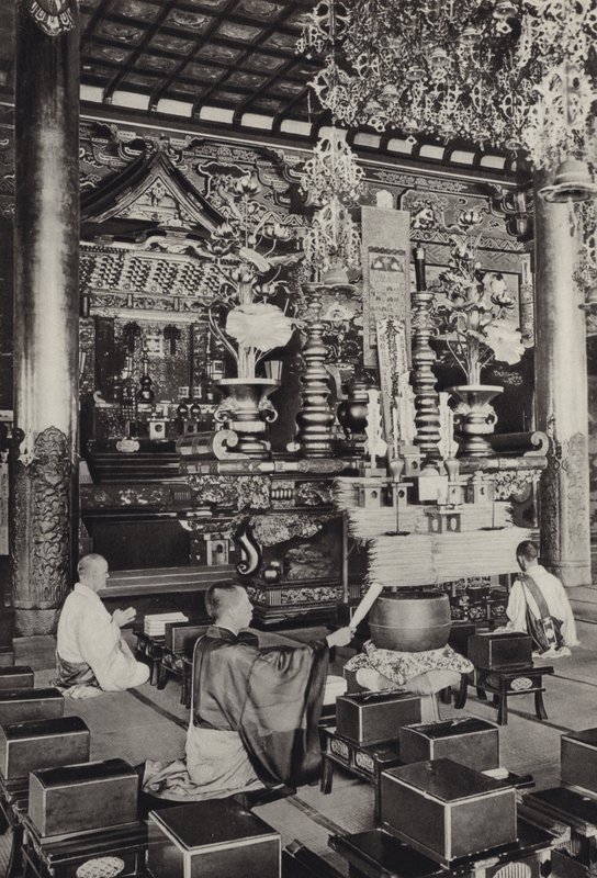 Japan in den 1920er Jahren: Omori, Ikegami-Tempel (buddhistisch) von Herbert Ponting