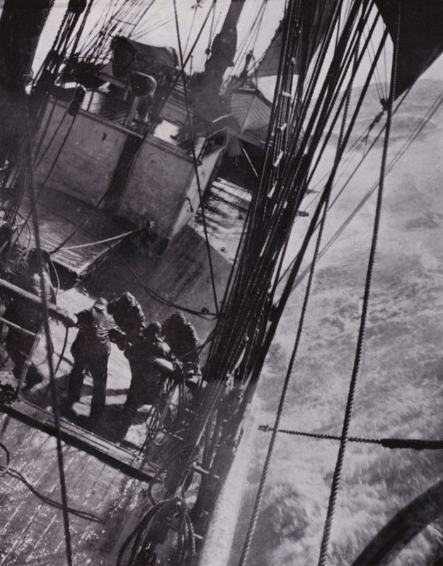 "Das Schiff hob und spannte sich und schaukelte wie ein Korken" von Herbert Ponting