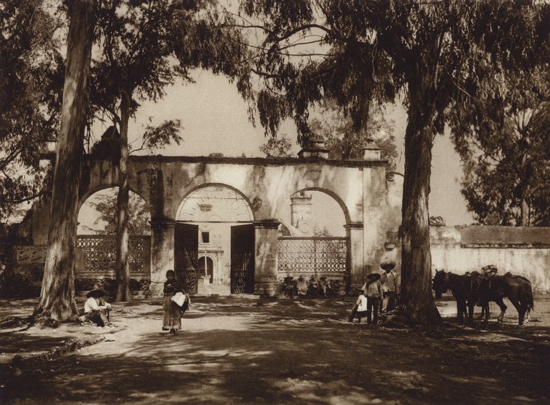 Mexiko: Xochimilco, Eingang zur Kirche von Hugo Brehme