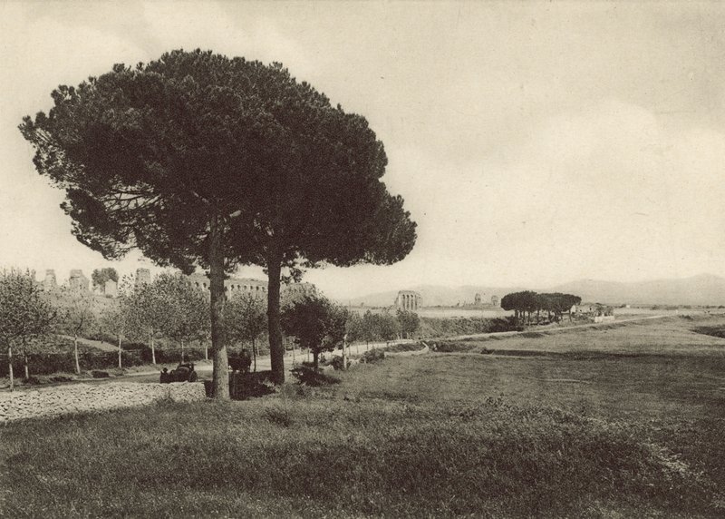 Aquädukt des Claudius an der neuen Via Appia von Italian Photographer