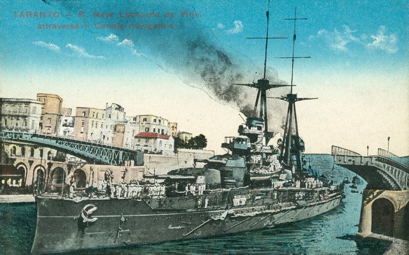 Schlachtschiff Leonardo da Vinci, Taranto, Italien von Italian Photographer