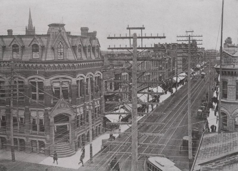 Dundas Street, Blick nach Osten, London, Ontario von Photographer Canadian