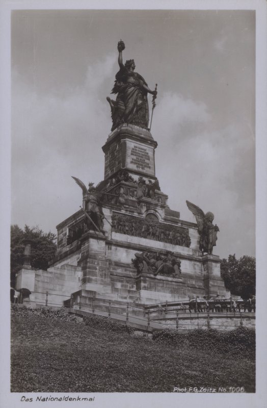 Nationaldenkmal, Denkmal zur Erinnerung an die Vereinigung Deutschlands, Rüdesheim am Rhein, Hessen (s/w Foto) von Photographer German