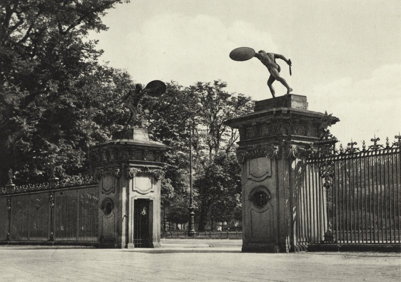 Berlin: Schloss Charlottenburg, Eingang von Sasha Stone