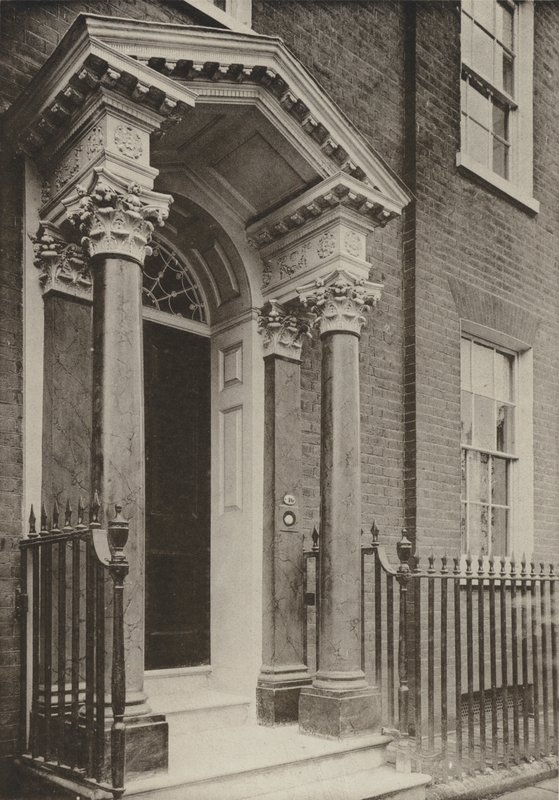 Türöffnung, Brighton Road, Reigate, Surrey von William Galsworthy Davie