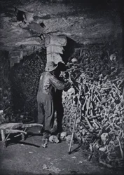 In den Katakomben von Paris