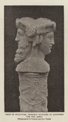 Skulpturstück, wahrscheinlich zur Darstellung des Gottes Janus (s/w Foto)