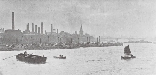 Der Fluss und der Dampfschiff-Ankerplatz