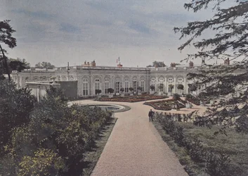 Le Grand Trianon Gesamtansicht (farbiges Foto)