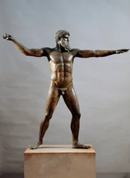 Griechische Kunst: Bronzestatue des Gottes von Kap Artemision