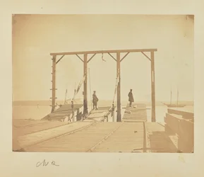 Brücken, über die Autos auf Archen oder Lastkähne geladen werden