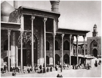 Das Eingangstor der Kadimain-Moschee zum Grab des Imam Moosa Al Kadim