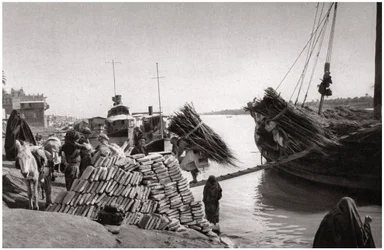 Entladen von Fracht von einem Boot, Muhaila, Bagdad, Irak, 1925