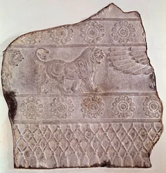 Fragment eines Flachreliefs, das einen gehenden Löwen darstellt. Aus Persepolis (Iran) Epoche Routenide, 460 v. Chr. Seattle, Kunstmuseum