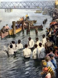 Taufzeremonie im Cedar River in Iowa (USA) für Schwarze Mitglieder der Sekte Church of God. Illustration von A. Beltrame. La Domenica del Corriere