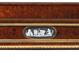 Später Louis XVI Ormolu- und Kameo-verzierte Tisch travailleuse aus Wurzelholz und Mahagoni