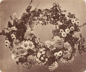 Blumen- und Beerenkranz
