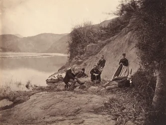 Gruppenporträt in der Nähe des Fangguangyan-Klosters, Fujian, ca. 1869