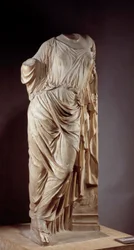 Aphrodite an der Säule