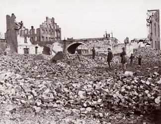 Ruinen am Ende der Richmond und Petersburg Eisenbahnbrücke, Richmond, 1861-65
