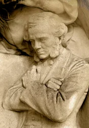 Detail einer Skulptur des Komponisten César Franck