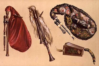 Dudelsäcke: vier einschließlich einer Cornemuse, einer Kalabresischen und einer Musette, aus 