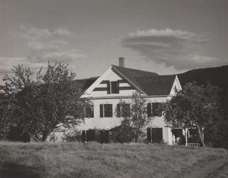 Haus und Bäume, Lake George