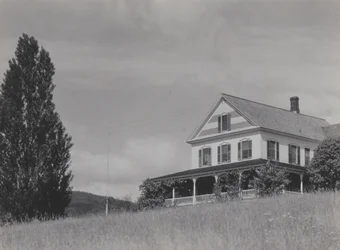 Haus auf dem Hügel, Lake George