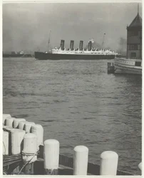 Auslaufend, Die Mauretania, 1910, gedruckt 1918