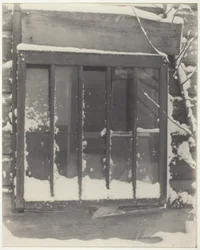 Fenster: Holz, Glas, Schnee
