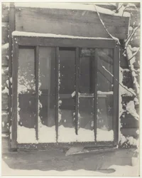 Fenster: Holz, Glas, Schnee, 1923