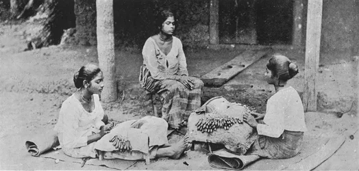 Spitzenmacher. - Ceylon-Spitze ist vollständig handgefertigt, um 1890, 1910