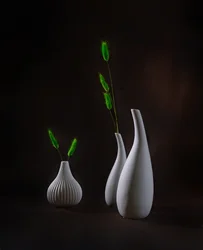 Elegante Vasen mit Grün