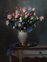 Elegantes Blumenarrangement