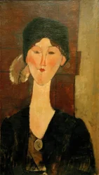 Beatrice Hastings vor einer Tür