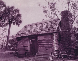 Eine alte Hütte in Georgia (s/w Foto)