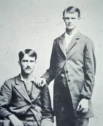 Frank (1843-1915) und Jesse James (1847-82) ca. 1870