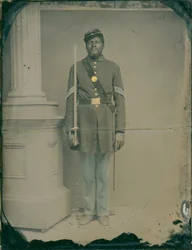 Henry F. Steward, Sergeant im 54. Massachusetts Freiwilligen-Infanterieregiment, 1863 (handkolorierte Viertelplatten-Ambrotypie)